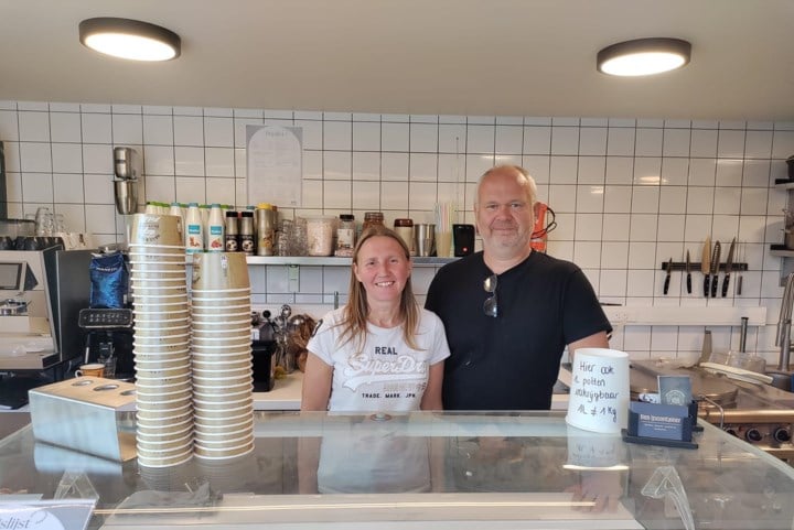 Marijke (52) en Gerry (55) serveren spaghetti-ijs in hun ijscontainer: “Als één van de enige van het land”