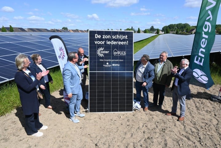 Eerste zonnepark op grond woonmaatschappij ingehuldigd: “We hebben alle terechte klachten proberen op te lossen”