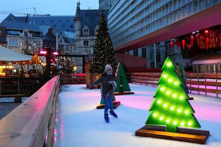 Opnieuw een schaatsbaan onder de stadshal van Gent: “Het was toch niet hetzelfde met die rolschaatsen”