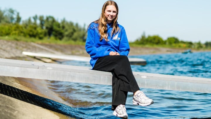 Sara (13) met zeilboot van plas in Broechem naar EK op Egeïsche Zee: “Er staat mij een topervaring te wachten”