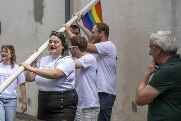 Met ludieke slogan maken jeugdhuizen duidelijk dat uitsluiting niet kan: “Hier mag je alles zijn, behalve ‘ne zjieker’”