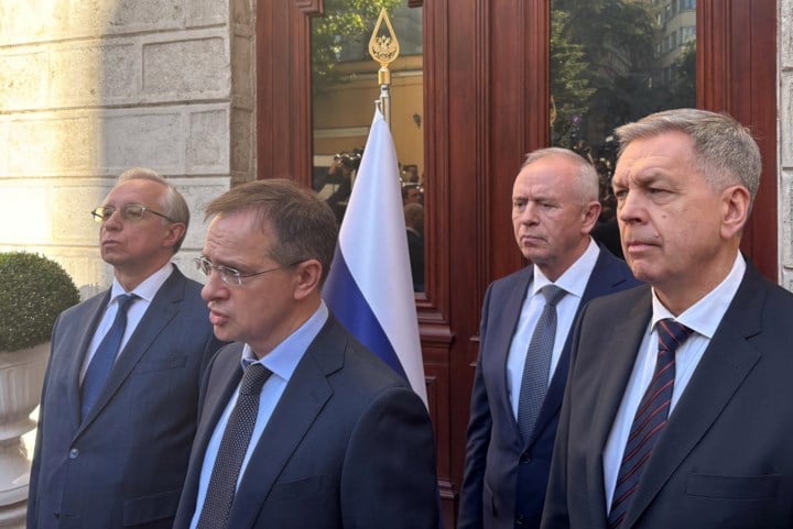 LIVE OORLOG IN OEKRAÏNE. Overleg tussen Oekraïne en Rusland start naar verwachting om 11.30 uur - Starmer: Poetin moet “de prijs betalen voor zijn weigering tot vrede”