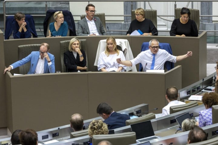 LIVE POLITIEK. Vlaamse regering heeft akkoord over verdeling 329 miljoen euro besparingen