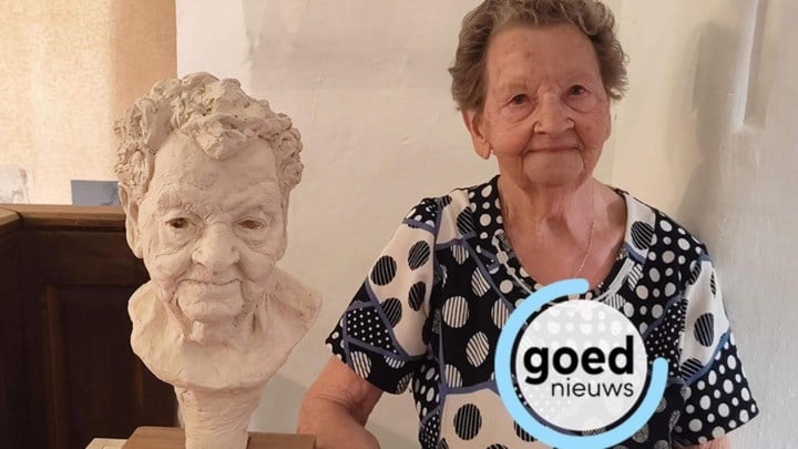 Maria (87) is levend model in kunstacademie: “Geen gêne om uit de kleren te gaan”