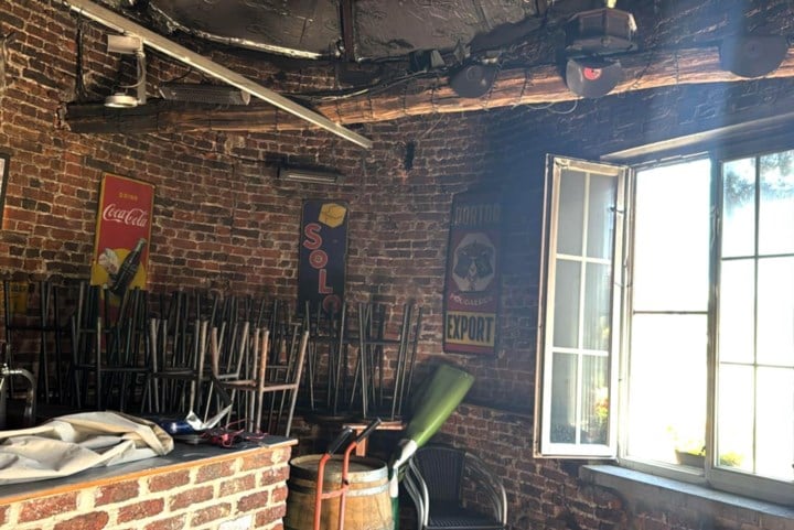 Gelegenheidscafé Bij Fippe loopt zware schade op door brand: “Gelukkig werd er alarm geslagen”