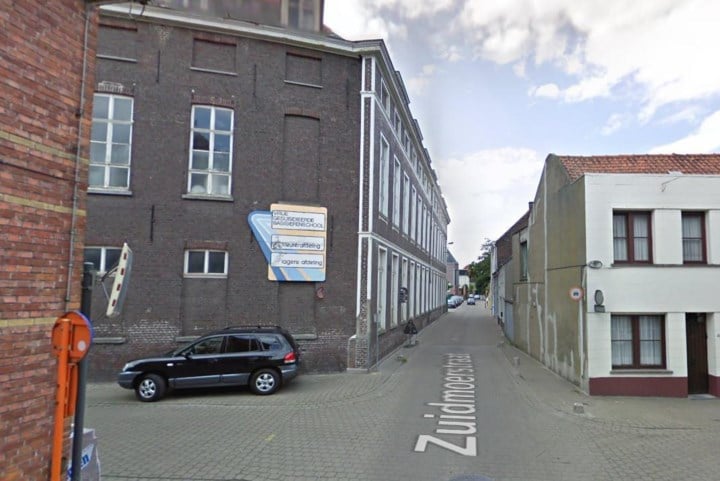 Meisje (17) loopt zware hoofdwonde op na val met step: “Haar toestand is zeer ernstig”