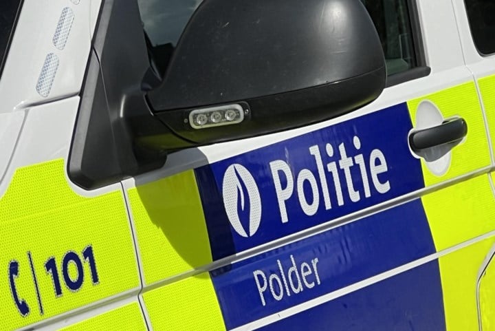 Politie-achtervolging met helikopter nadat bestuurder drugscontrole ontwijkt: 51-jarige man gearresteerd, twee inzittenden gevlucht