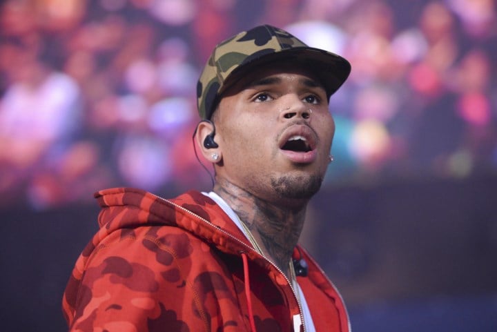 “Vergrijp is te ernstig”: rapper Chris Brown moet voor correctionele rechtbank verschijnen na aanval met fles in nachtclub