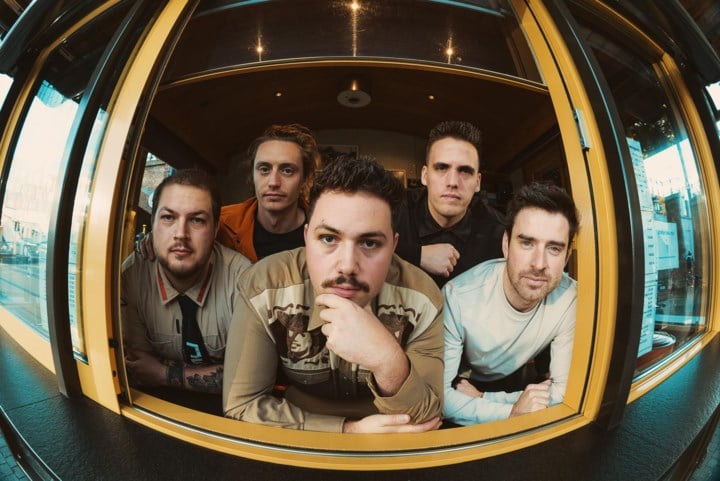Aalsterse punkband Jerk Beefy stelt debuutplaat voor: “Ongelofelijk blij dat we ze in handen hebben”