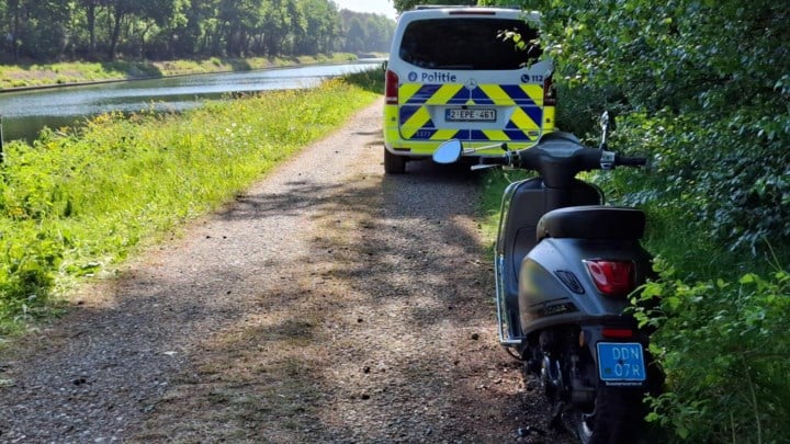 Scooter uit kanaal gehaald in Lommel