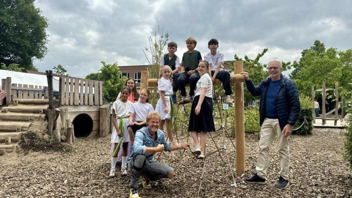 Basisschool De Zandloper ontvangt label voor Groene Oase: “Zo leren we jonge generaties hoe belangrijk natuur, biodiversiteit en klimaat zijn”