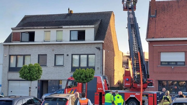 Labo en branddeskundige zoeken naar oorzaak van hevige brand in Borgersteinlei: “Het onderzoek loopt”