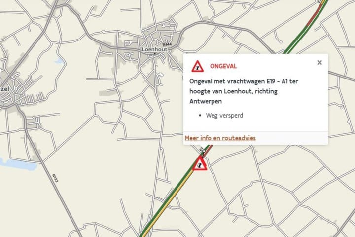 Ernstig ongeval met meerdere vrachtwagens op E19: weg volledig versperd