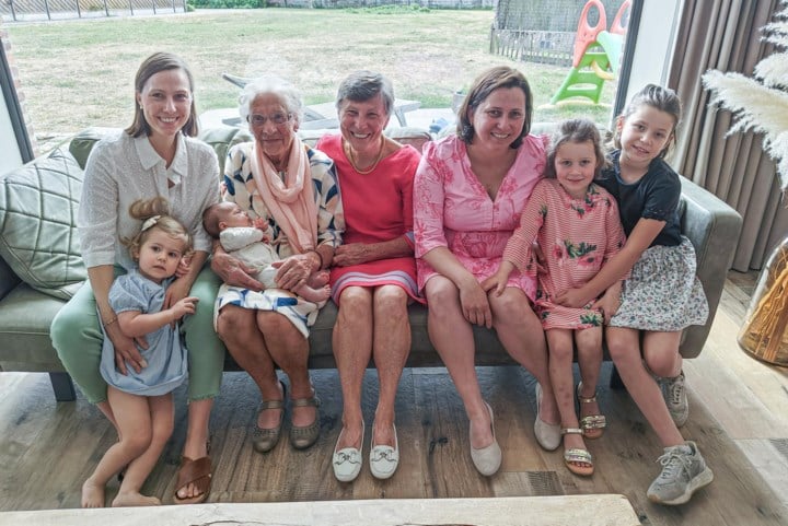 Familie viert vier vrouwelijke viergeslachten: “Het sterke geslacht”