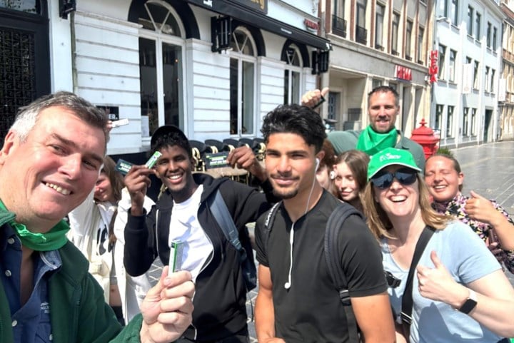 ‘Blijf er niet op sjieken’: ACV informeert jongeren over nieuwe wetgeving studentenarbeid