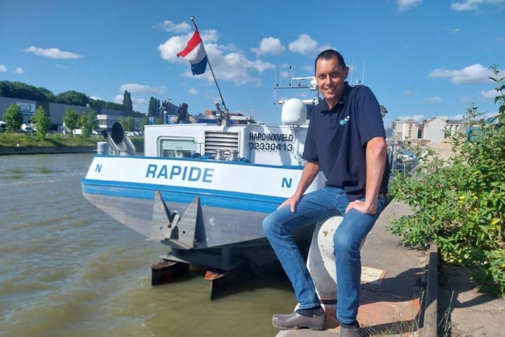 Schipper Perry redt vrouw uit kanaal: “Gewoon mijn burgerplicht gedaan”