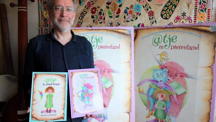 “Een groot deel van het verhaal over @tje schreef ik op café”: al tweede boek van auteur/illustrator Maarten Leo Reinard