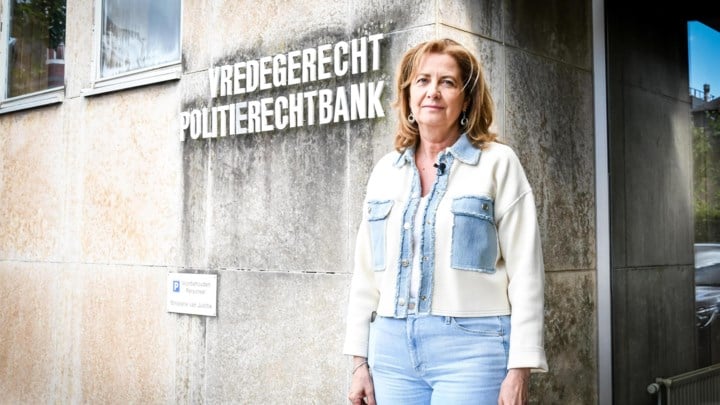 “Dieren in elke ruimte en een zwerver in de kelder”: ook Truiens justitiegebouw is totaal verloederd