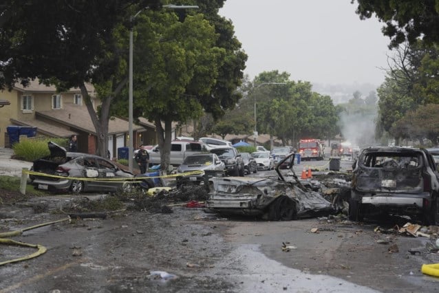 Meerdere doden bij crash privévliegtuig in woonwijk in San Diego: “Het leek wel een filmscène”