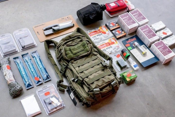 National Crisis Center recommends that you also put cash in emergency package