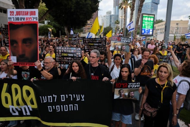 Families van gijzelaars protesteren op 600ste dag van Israël-Gaza-oorlog: “Onze bloeddorstige regering laat hen in de steek”