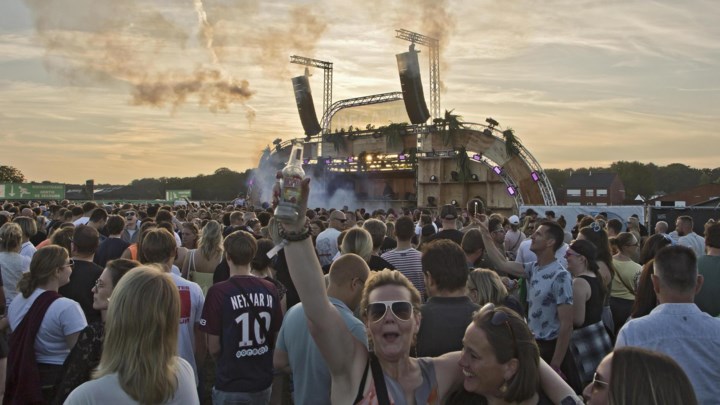 Clamotte Rock helemaal uitverkocht: “De muziek is belangrijk, maar meer nog komen we naar hier voor de sfeer”