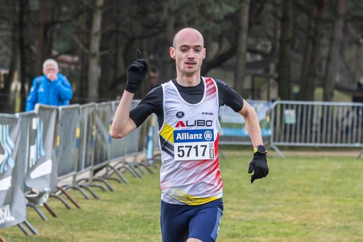 Laurent Bierinckx pakt in spurt met twee zege op halve marathon van Nijlen: “Winnen bij mijn eerste deelname, dat is altijd mooi”