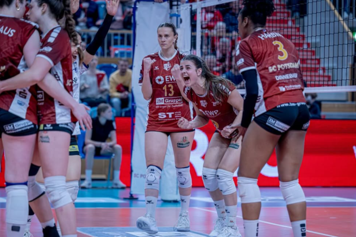 Anna Koulberg staat met Yellow Tigers voor geweldig drukke zomer: “Eerste buitenlandse avontuur heeft betere speelster van me gemaakt”