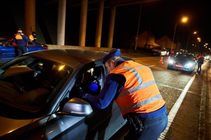 Politie klist bestuurders onder invloed tijdens grootschalige controles