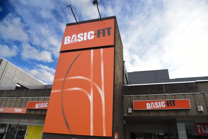 Tiener plundert lockers van Basic-Fit-filialen: 250 uur werkstraf
