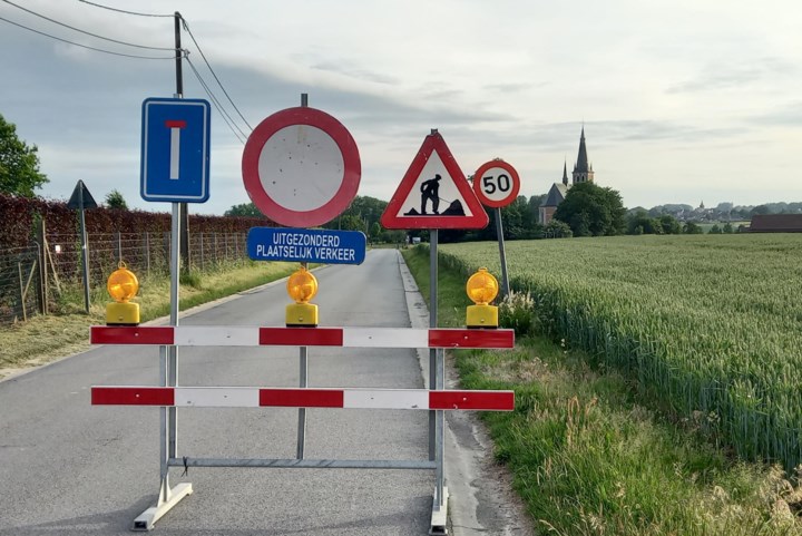 Inwoners van dit dorp moeten het tot eind deze zomer zonder openbaar vervoer stellen door wegenwerken: “Er is gewoon geen veilig alternatief”
