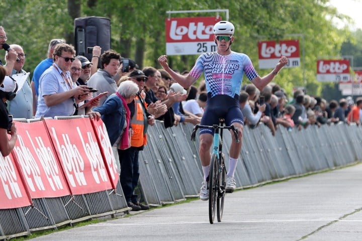OOST-VLAAMSE KOERSKALENDER. Muur Classic voor junioren in Geraardsbergen en interclubs in Lochristi en Belsele