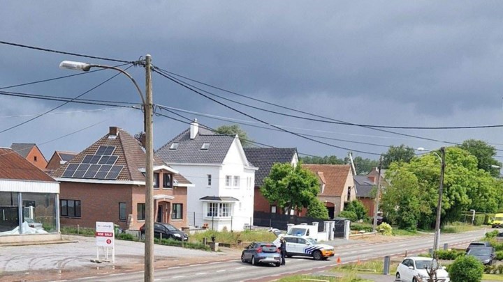 UPDATE. Hulpdiensten nemen man mee die zich in Alkens huis verschanste