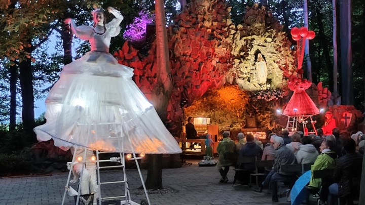Muziek en licht zetten 130-jarige Lourdesgrot in de kijker