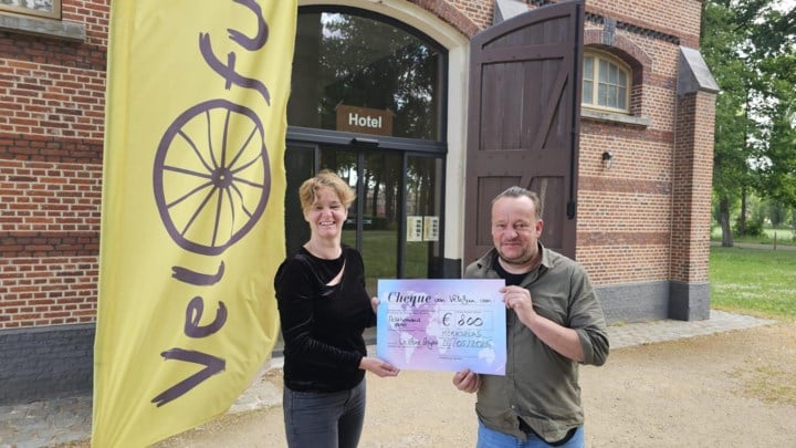Velofun schenkt 800 euro aan De Kleine Strijders