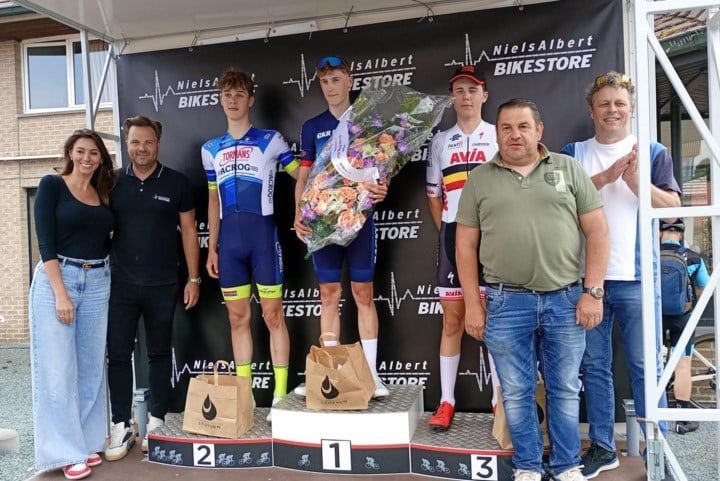 ALLE WINNAARS VAN HET WEEKEND IN HET VLAAMSE AMATEURWIELRENNEN. Laura Fivé en Julie Brouwers kunnen niet op tegen buitenlands geweld, twee op twee voor Brit Finlay Storrie