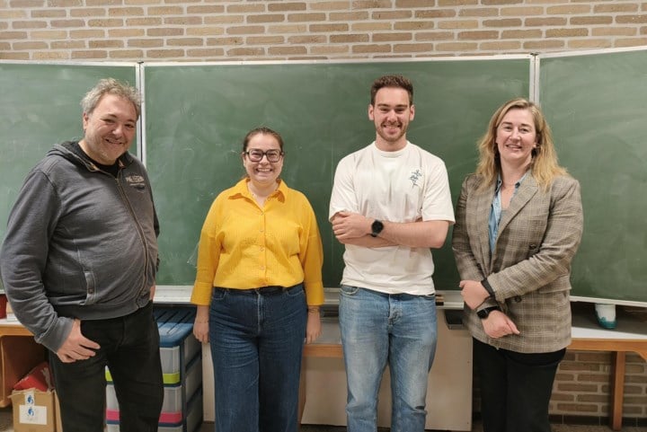 Leerpunt bezoekt Emmaüs en looft  leesonderwijs: “Alles krijgt hier een plaats”