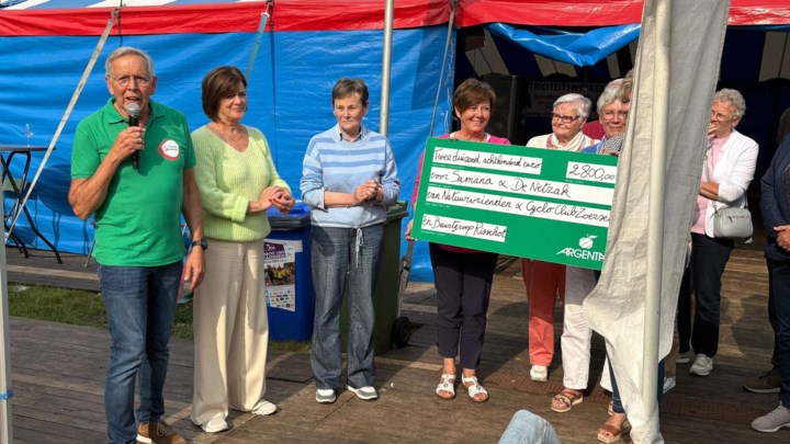 Samana en De NetZak ontvangen mooie cheque op Risschotse Feesten