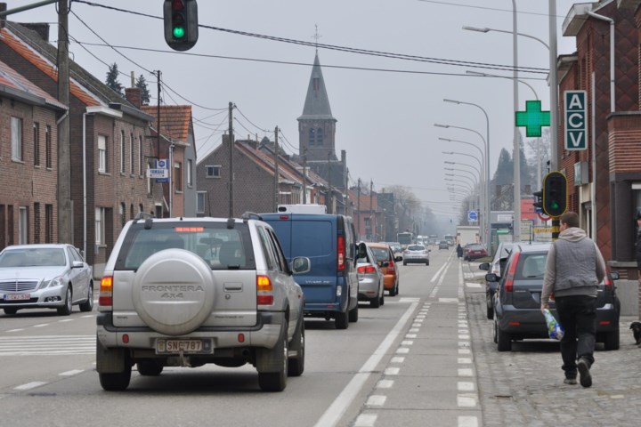 Maximumsnelheid wordt drastisch verlaagd op deel van drukke steenweg: “Voor veiligheid van voetgangers en fietsers”