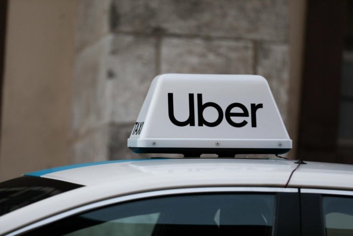 Uber rolt dienstverlening verder uit in grootste Belgische kustgemeenten: “Net op tijd voor zomerseizoen”