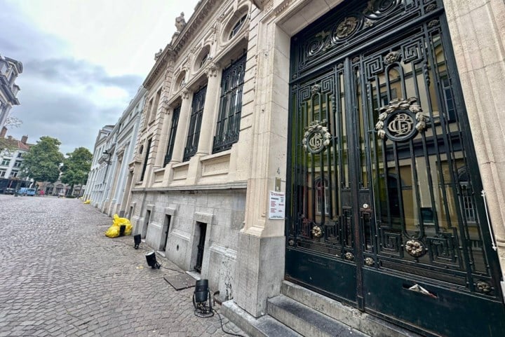 Man (28) aangehouden voor poging doodslag na steekpartij in De Coulissen