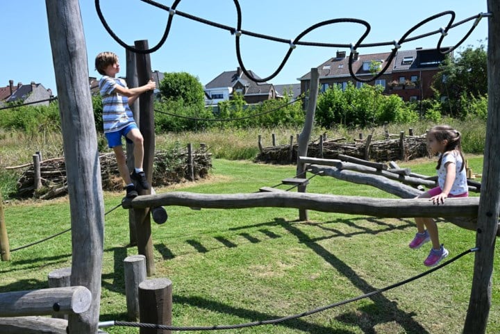 Wilderveld herademt na lange strijd: groene speel- en ontmoetingsplek geopend op vroeger voetbalveld