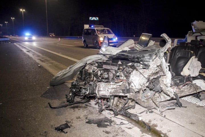 Spookrijder die met 200 km per uur dodelijke aanrijding veroorzaakte, riskeert één jaar cel: “Ik ga het mezelf nooit vergeven”