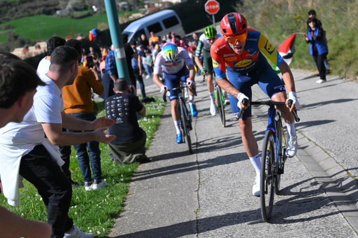 BELGEN IN HET BUITENLAND. Pech voor Louis Vervaeke in Dauphiné, verre ereplaats voor Lore De Schepper en Thibau Nys verdedigt Belgische eer in Zwitserland