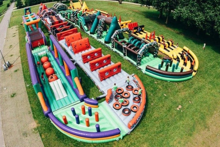 Springkasteel van 70 meter lang en optreden van GRAAF op Dag van de Dilbekenaar