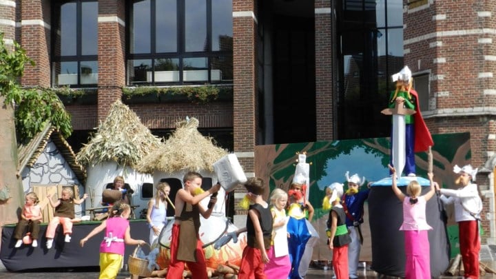 Documentaire brengt traditie van kinderfeest Begijntjes Laat Besluit in beeld: “Het is te vergelijken met een week op kamp”