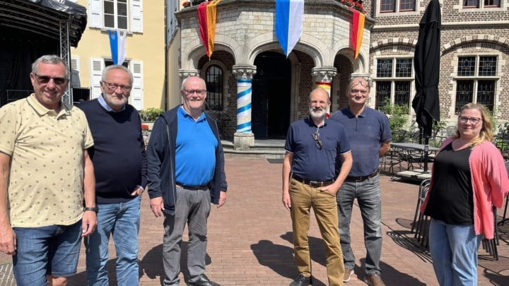 Middeleeuwse figuren stellen vrijdag hun kamp op aan kasteel De Renesse en blijven tot zondag