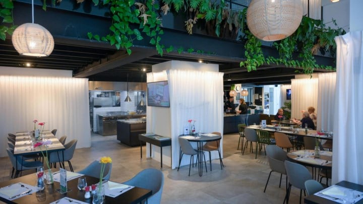 Antwerpse dienstencentra lanceren buurtbistro Kombine: “Weg van het refter- en grootkeukengevoel”