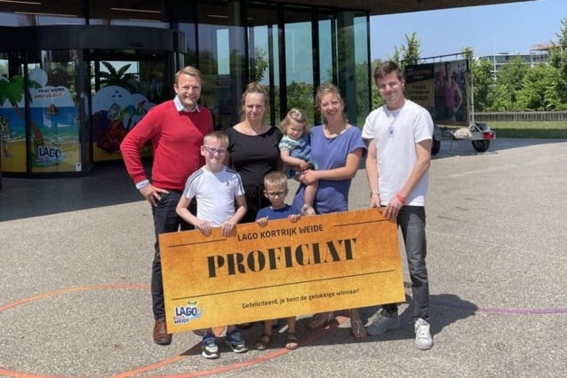 Miljoenste bezoeker aan LAGO Kortrijk Weide in de bloemetjes gezet
