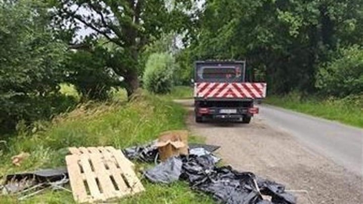 Politie klist dader van sluikstort in Koningshooikt en vindt grote hoeveelheid lachgas: “Goed voor straatwaarde van 20.000 euro”